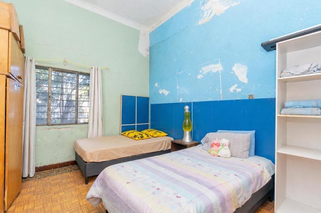 Venta Casa con amplio terreno de 743 m2 frente 21 mts.
