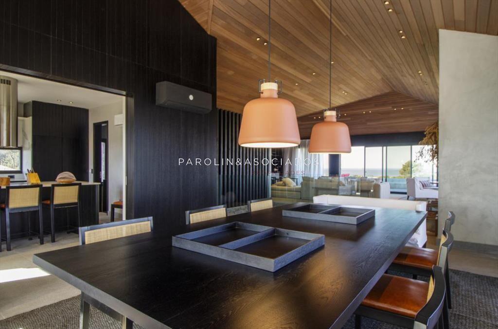 Casa de 4 Dormitorios + Dependencia en Venta en Pinar del F