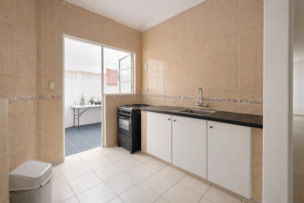 Venta apartamento de dos dormitorios con patio. Tres Cruce