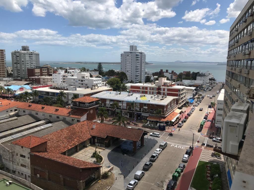 edificio a metros de playa brava