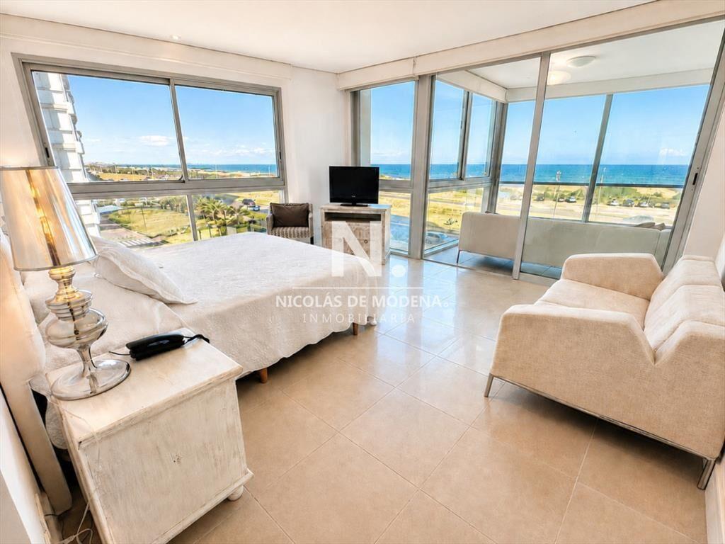 Apartamento de 3 y dependencia en torre de
