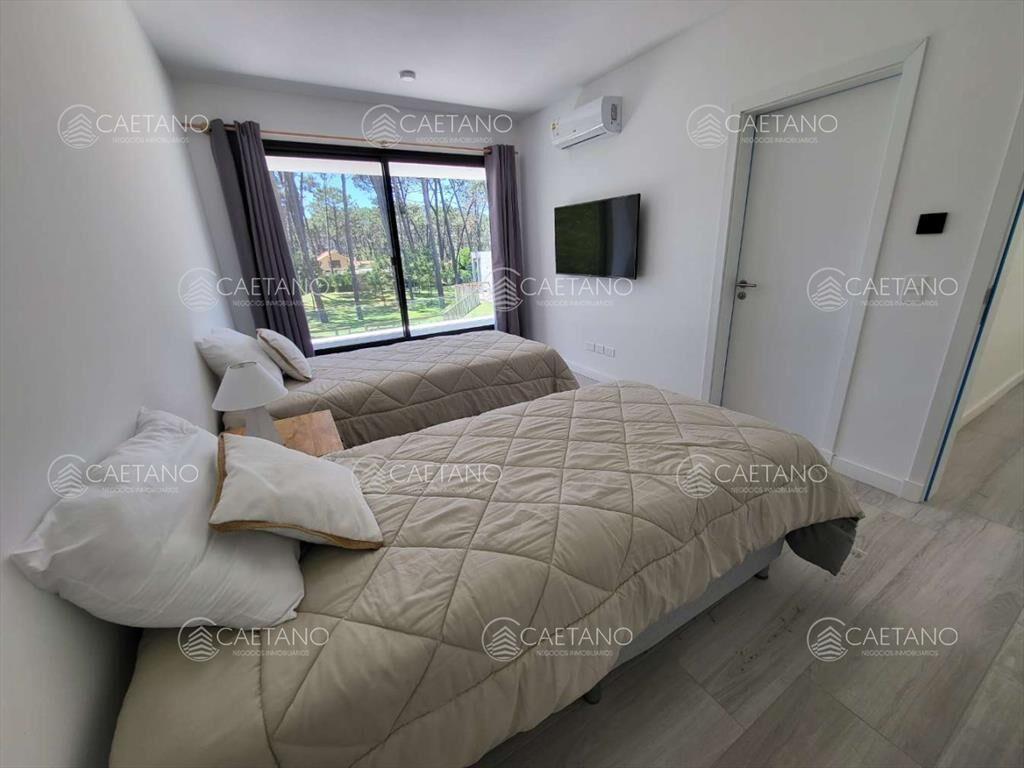 Venta casa 4 dormitorios. Playa Brava, Punta del Este