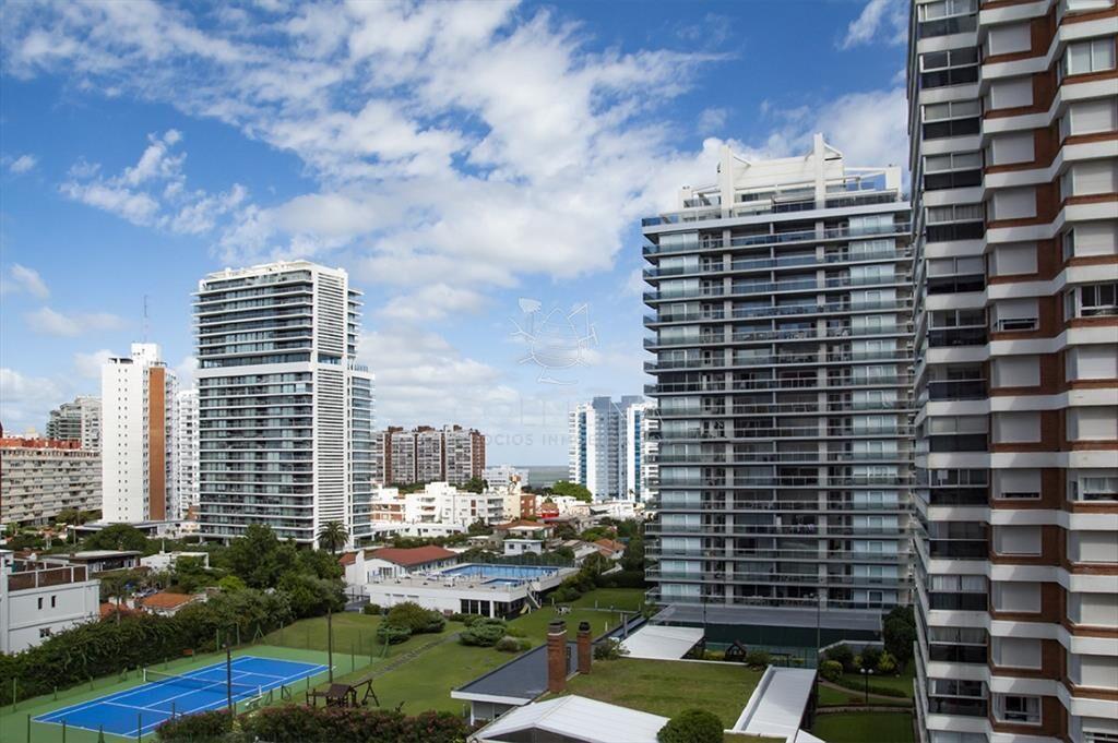 Apartamento en venta de 3 dormitorios en Forest Tower , Pun