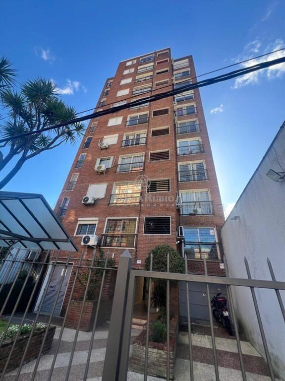SANTIAGO GADEA 3361 esq. LUIS A DE HERRERA. 2 DORM + BA...
