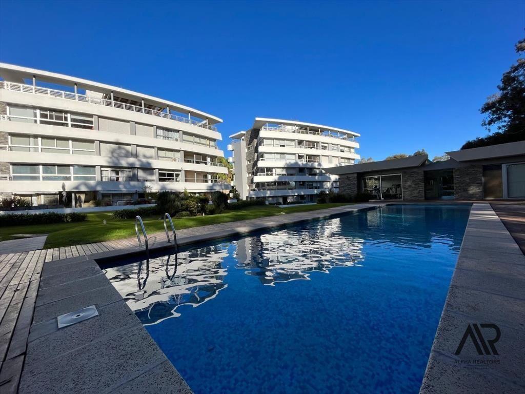 Apartamento en venta de 2 dormitorios, 2 baños y 2 garaj...